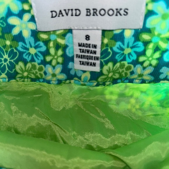 David Brooks floral skirt suits. Size 8. Super cute outfit Daisy button details. - Picture 6 of 13
